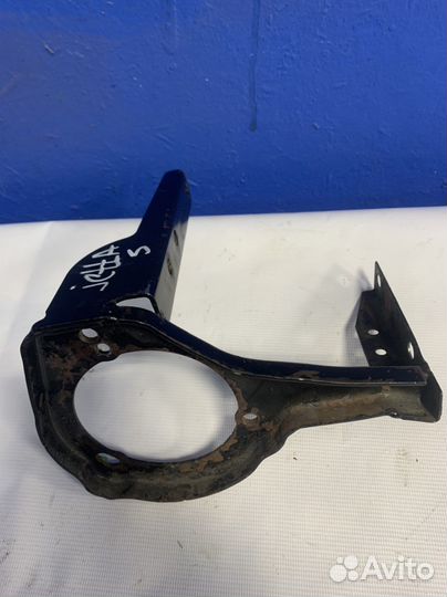 Кронштейн воздушного насоса Vag Jetta 5