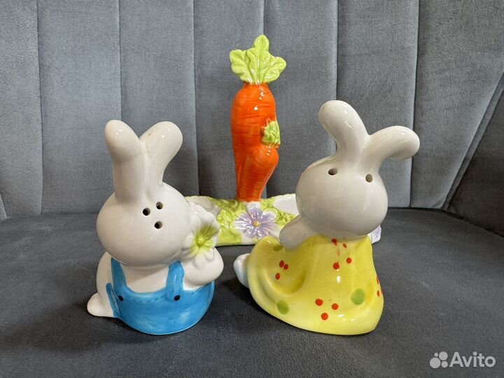 Солонка и перечница; фарфор