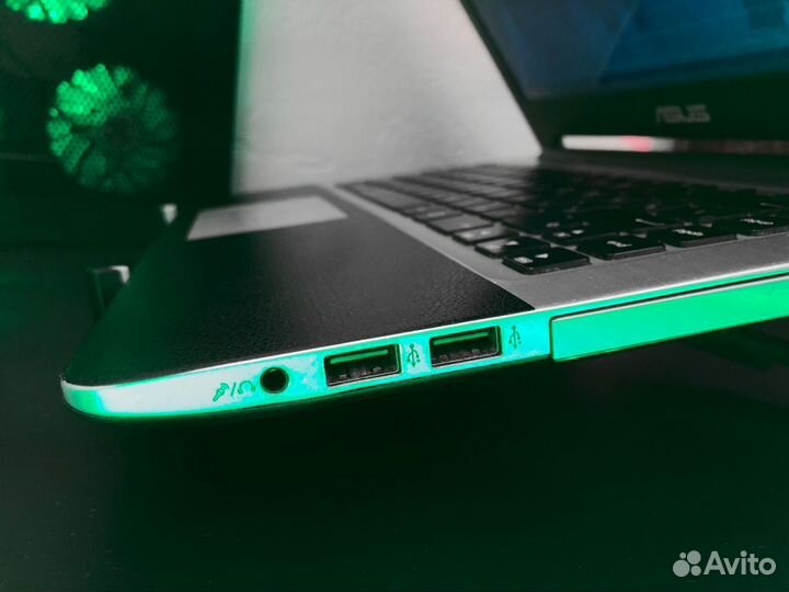Компактный ноутбук asus в металле
