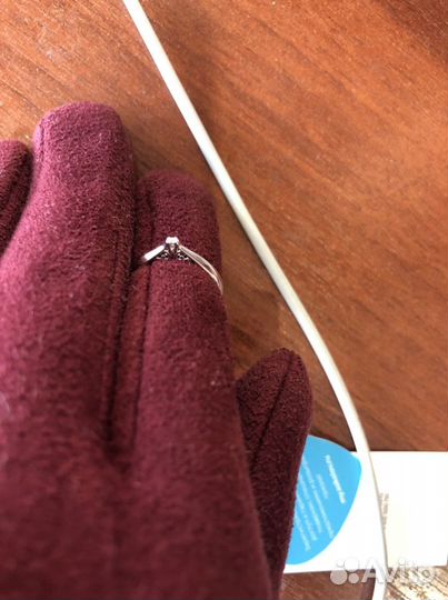 Серебряное кольцо с бриллиантом