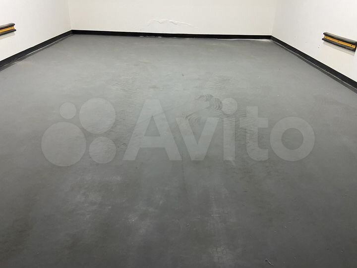 Машиноместо, > 30 м²