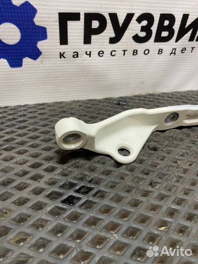 Петля капота правая Volvo FH4 82320177