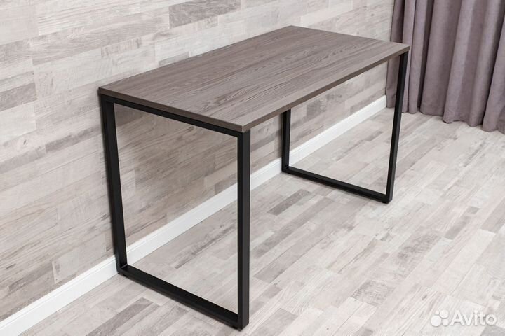 Письменный стол