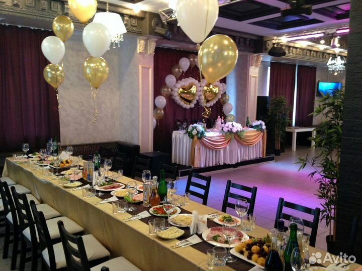 Банкетный зал, ведущие на мероприятие