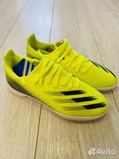 Футбольные бутсы adidas