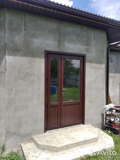 Пластиковая дверь