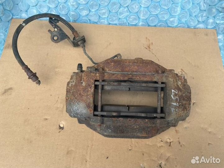 Суппорт передний левый Toyota Sequoia Sr5 XK60