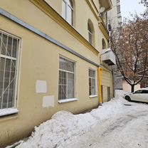 Комната 6 м² в 8-к., 1/7 эт.