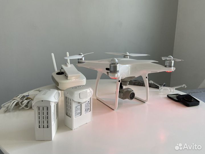 Квадрокоптер DJI Phantom 4 pro