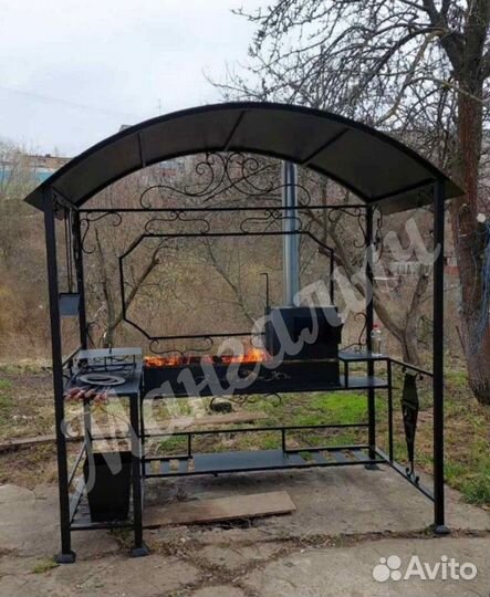Мангал с крышей