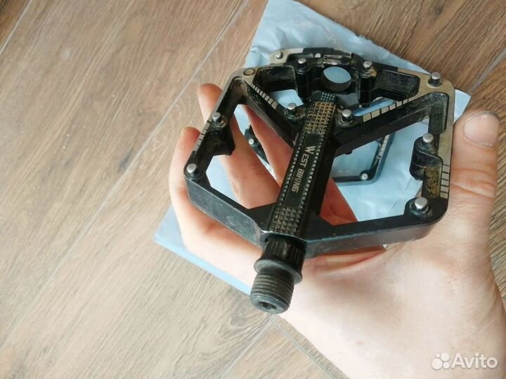 Педали для велосипеда на втулках скольжения