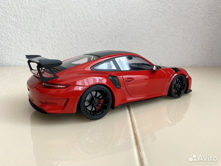 Porsche 911 GT3RS Weissach Package 1/18 Minichamps