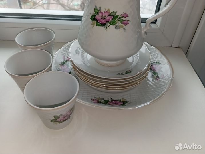 Кувшин (молочник), поднос, 3 стакана и тарелки 6шт