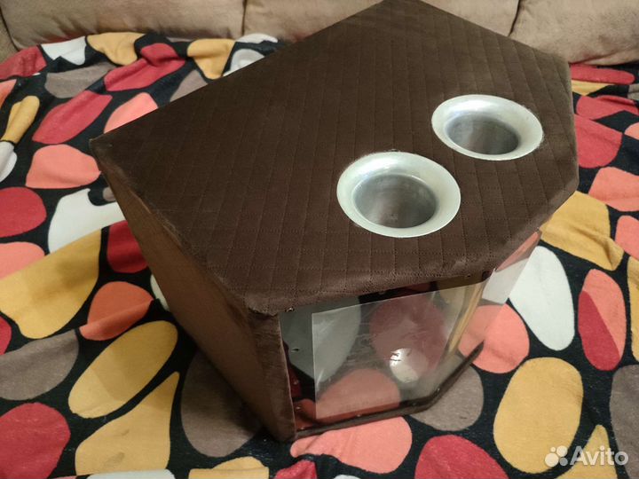 Сабвуфер в машину, обшит красивым материалом