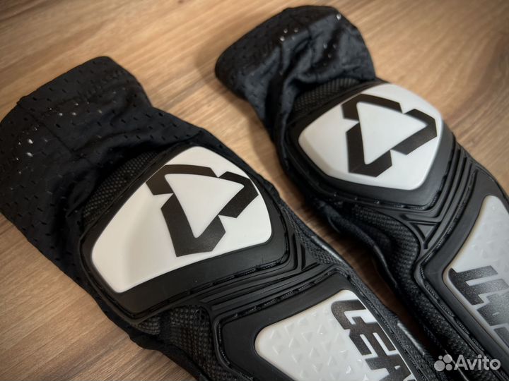 Leatt Contour Elbow Guard Junior, Черно-белый One