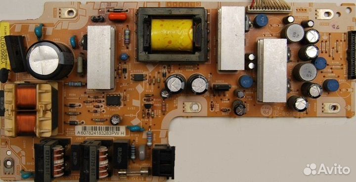 Электронные компоненты: плата, трансформатор