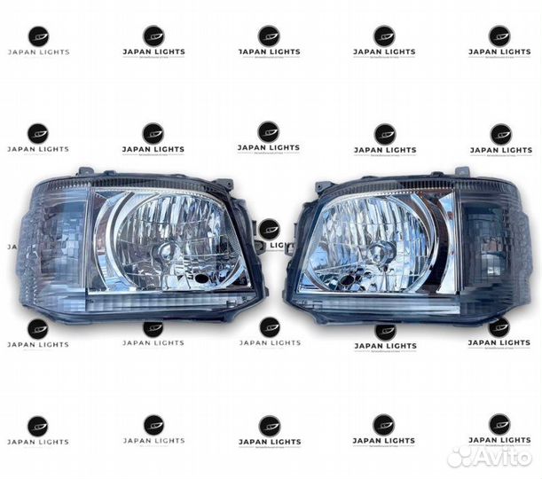 Фары хрустальные передние Toyota Hiace 200