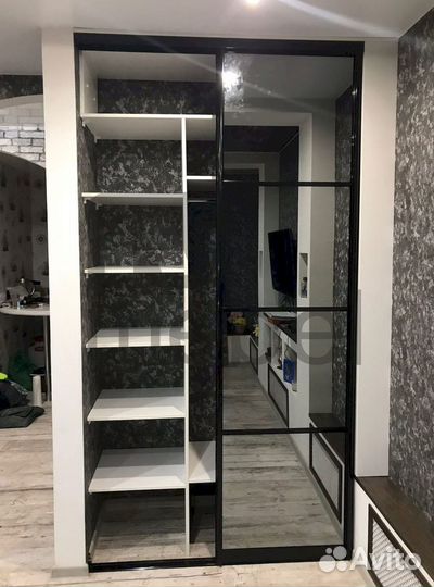 Шкаф с зеркалом