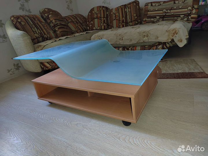 Стеклянная стойка