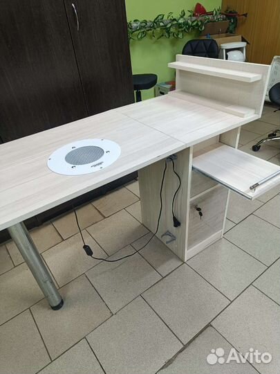 Маникюрный стол складной с вытяжкой