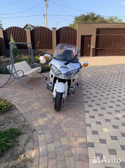 GL1800