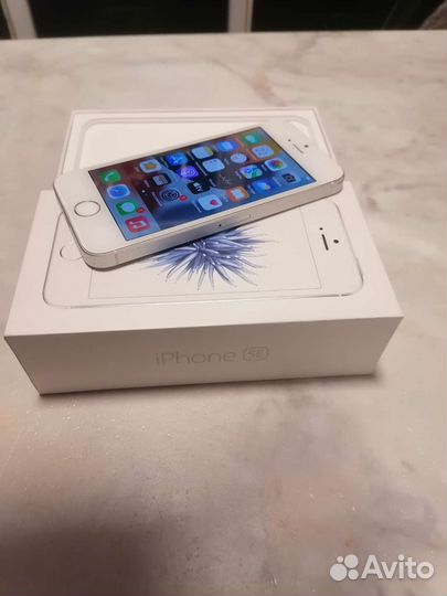 iPhone SE, 32 ГБ