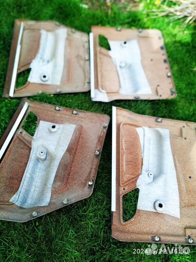 Двери 2шт. от Волги 3110 с 4мя картами