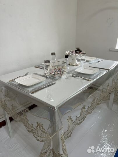 Прозрачная скатерть с кружевом