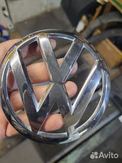 2014-20 Поло Эмблема передняя Polo