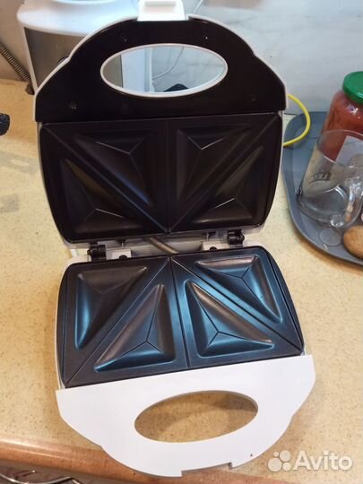 Электрическая вафельница новая