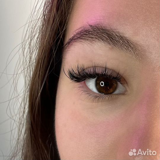 Наращивание ресниц, оформление бровей