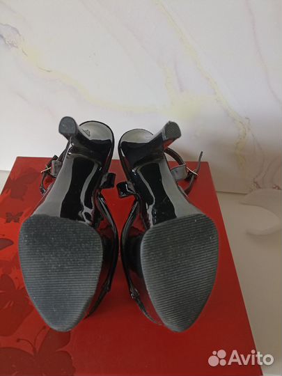 Стрипы pleaser 35