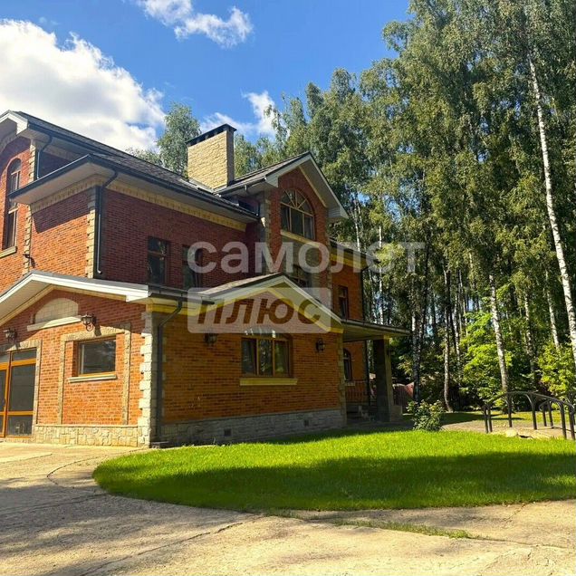 Дом 456 м² на участке 24 сот.