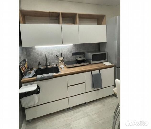 Кухня новая, общая длина 2.0 м