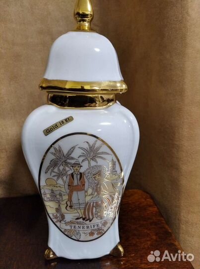 Ваза с крышкой фарфор