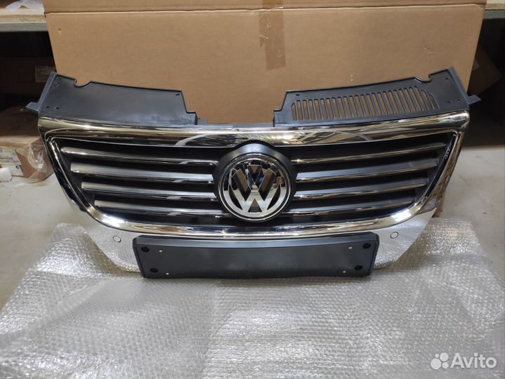 Решетка радиатора passat B6 (С эмблемой)