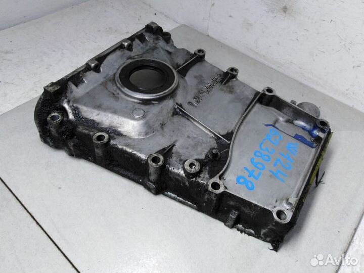 Крышка двигателя передняя