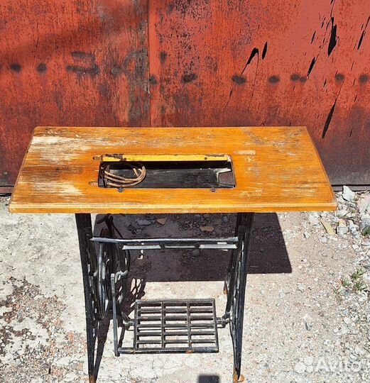 Станина с швейной машина Подольск