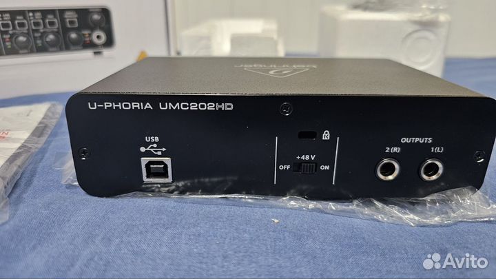 Звуковая USB карта Behringer UMC202HD