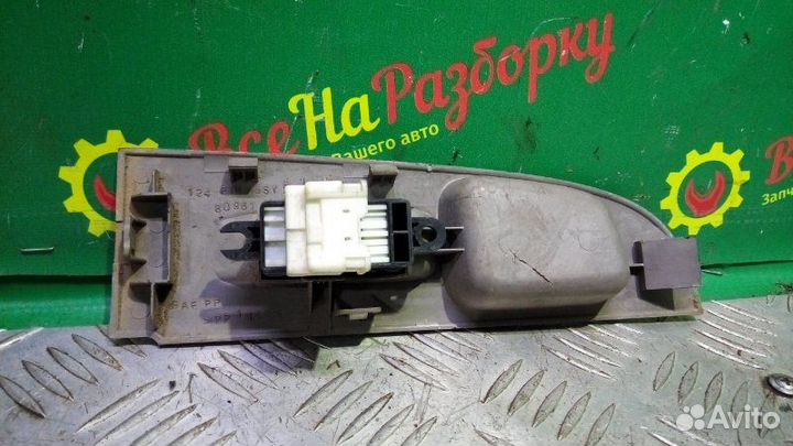 Кнопка стеклоподъемника Nissan Sunny седан 1.5