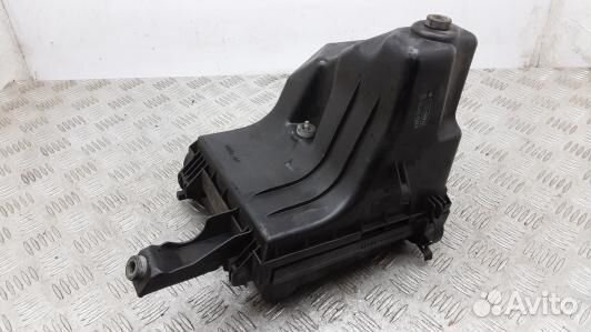 Корпус воздушного фильтра toyota prius XW30 (98Z16