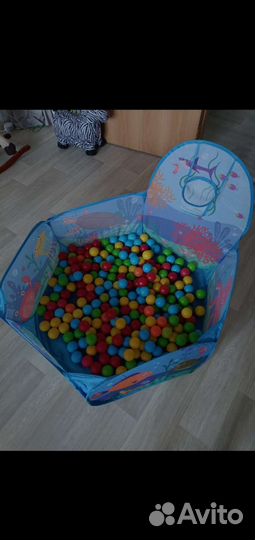 Сухой бассейн с шариками