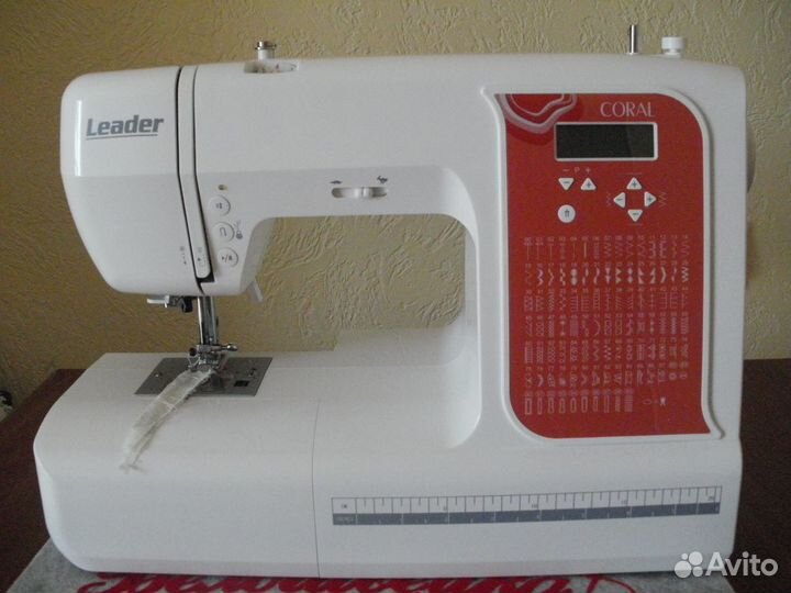 Швейная машина Leader Coral