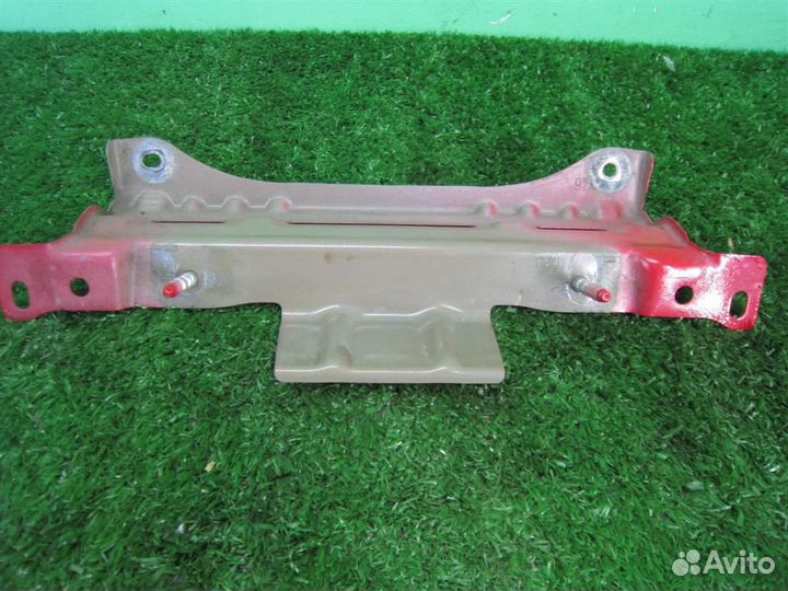 Кронштейн передней панели Toyota Yaris P13 2015