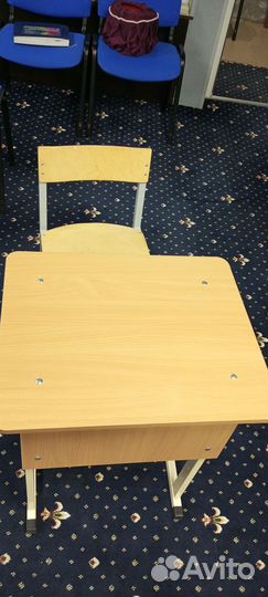 Школьная парта и стул