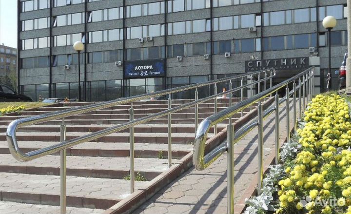 Полированные перила для винтовой лестницы