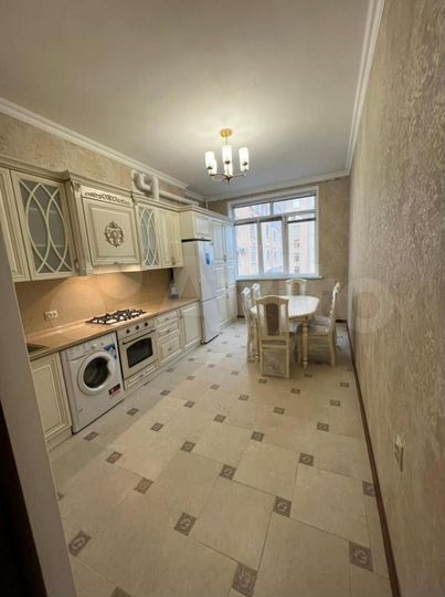 2-к. квартира, 100 м², 4/5 эт.