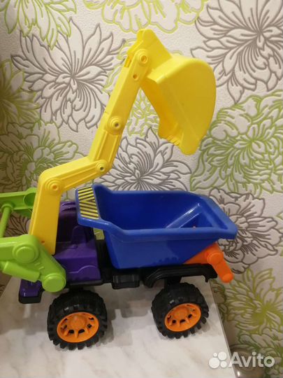 Экскаватор игрушка