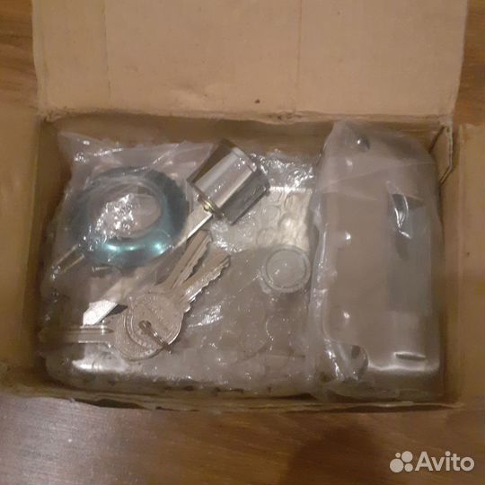 Замок дверной накладной