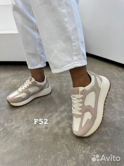 Кроссовки женские